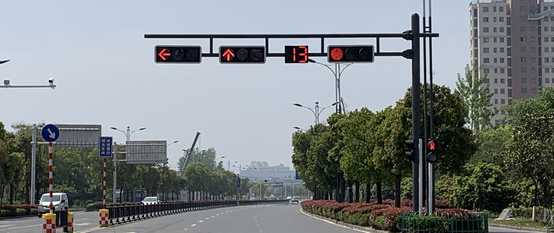交通信號(hào)燈桿，道路交通信號(hào)桿